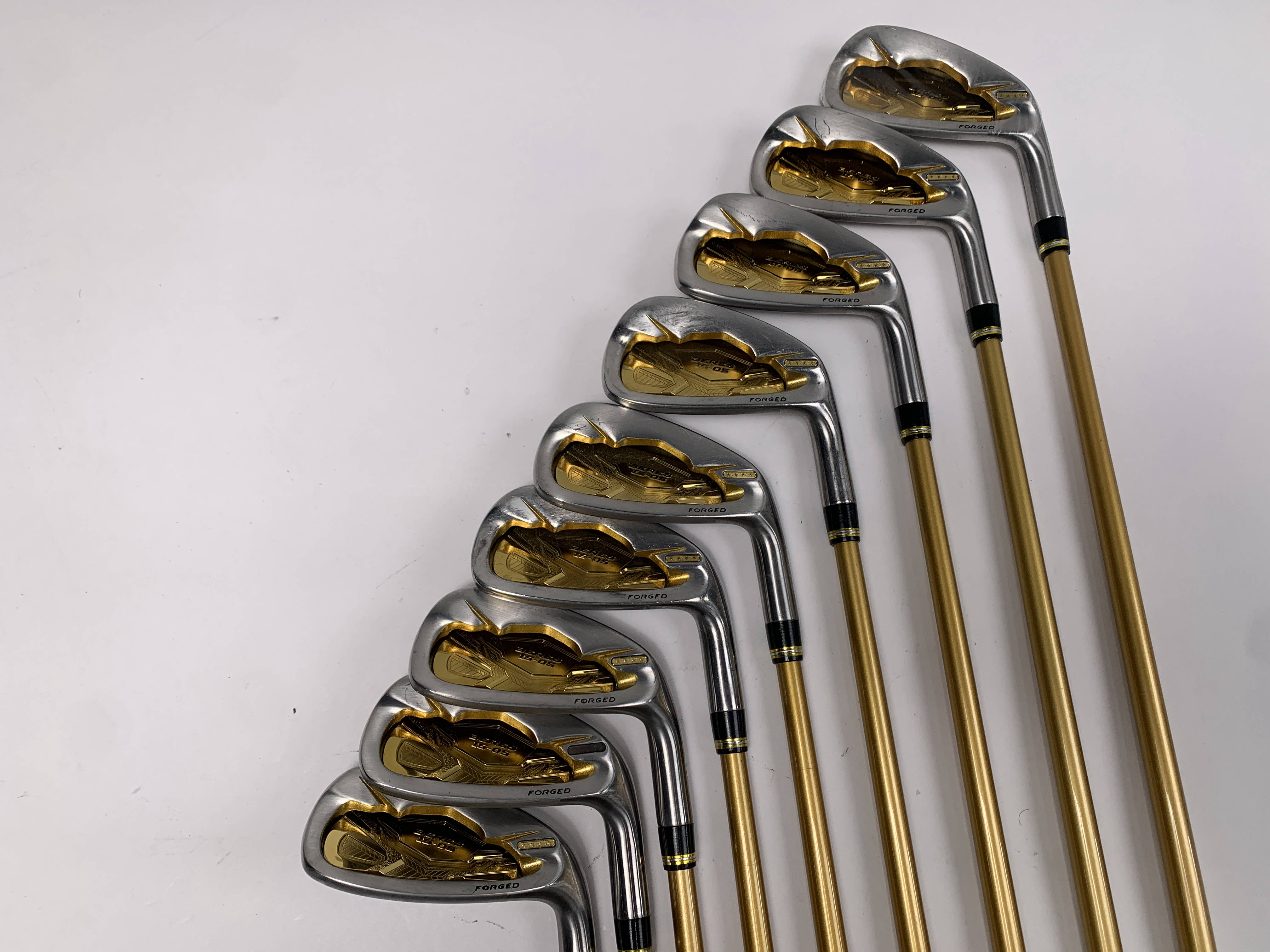 Honma Beres IS-05 4 Star Iron Set 4-PW+AW+GW ARMRQ 4 Star 48g