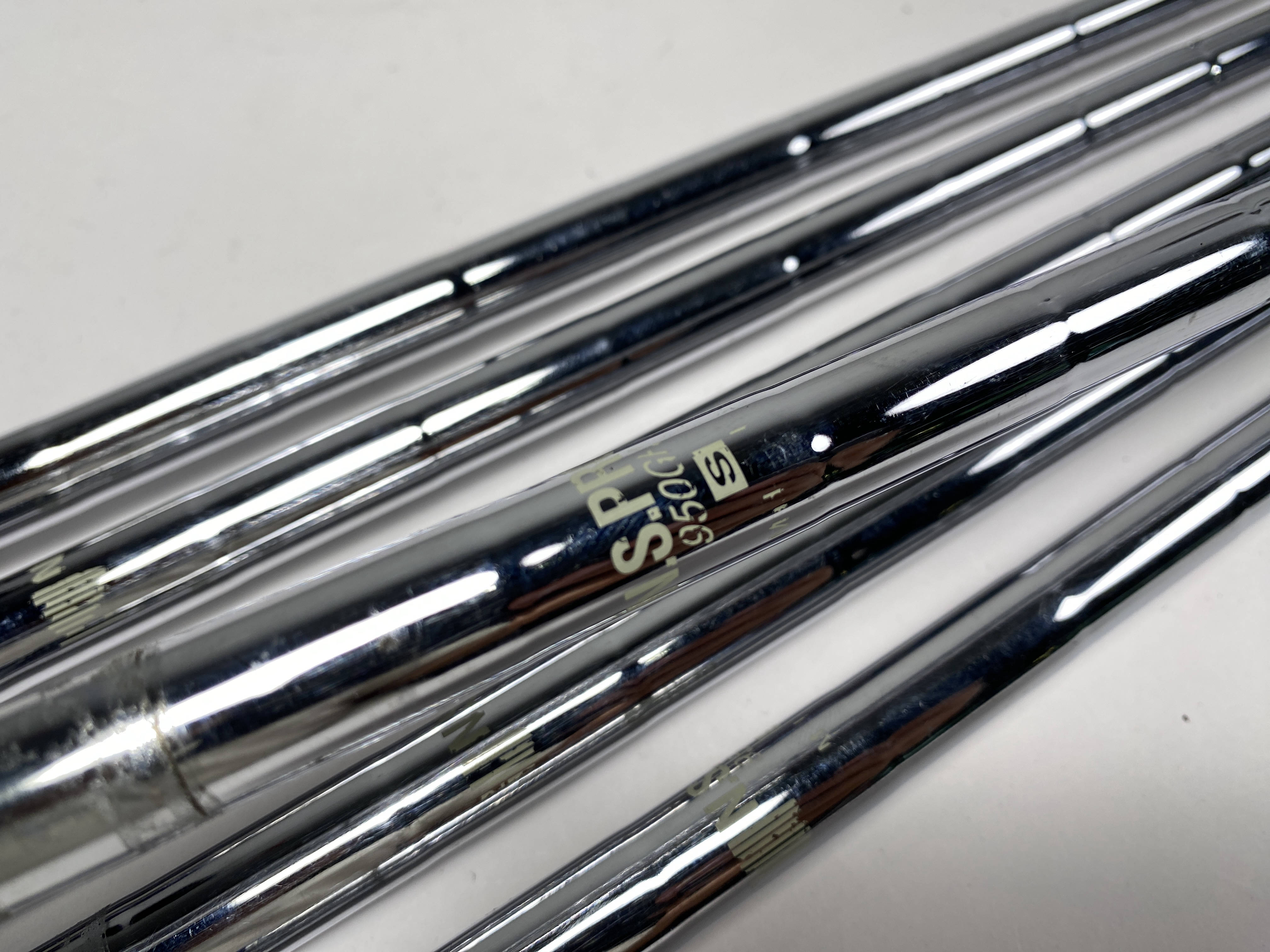 Fers TaylorMade P790 : caractéristiques, performances, personnalisation
